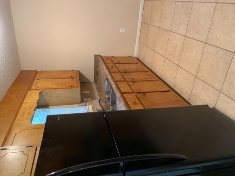 Building Photo - 420 Oscar St