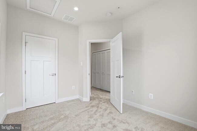 Building Photo - 9623 Tall Oaks Rd