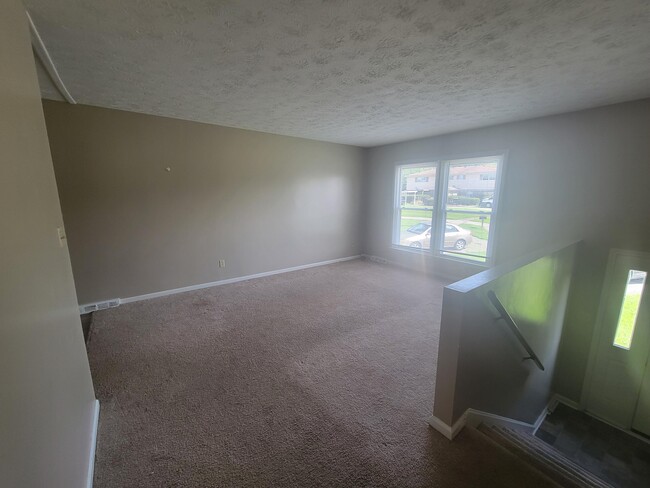 Building Photo - 3351 Moundview Ct