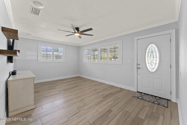 Building Photo - 618 8th Ave N