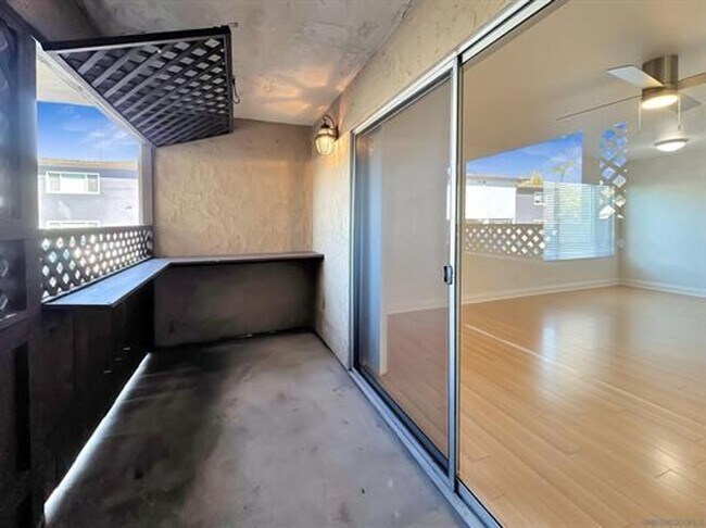 Building Photo - Light & Bright Condo in Normal Heights