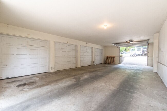 Building Photo - 508 NE Graham St