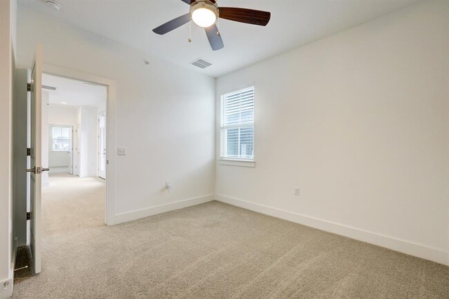 Building Photo - 2501 Simond Ave