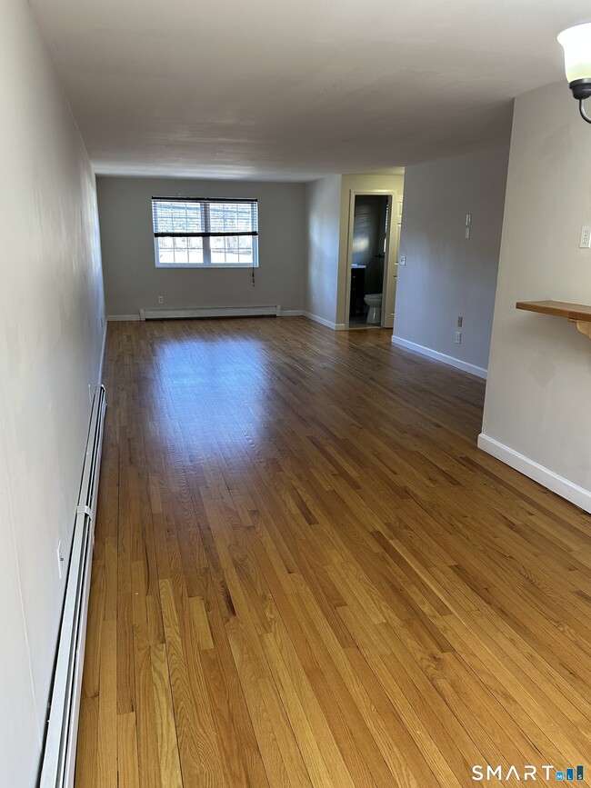 Building Photo - 1693 Litchfield Turnpike