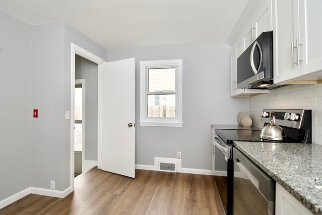 Building Photo - 63 Grandview St