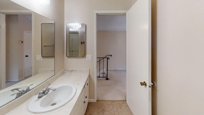 Building Photo - 4/2 Two-Story Canyon Crest Charmer for Lease!