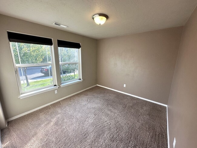 Building Photo - Horn Rapids House for Lease!