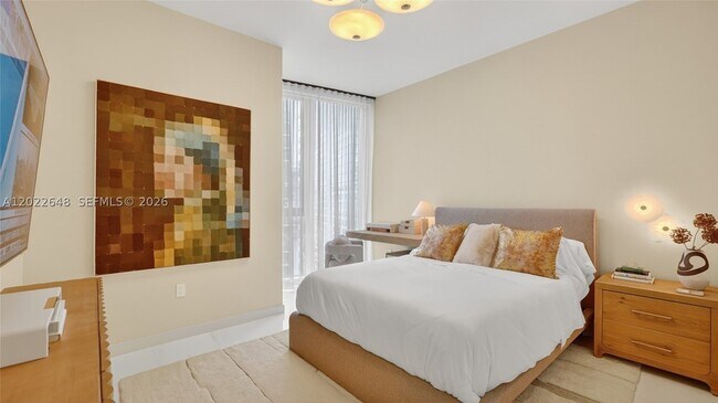 Building Photo - 300 S Biscayne Blvd