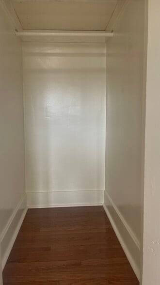 Building Photo - 566 53rd St