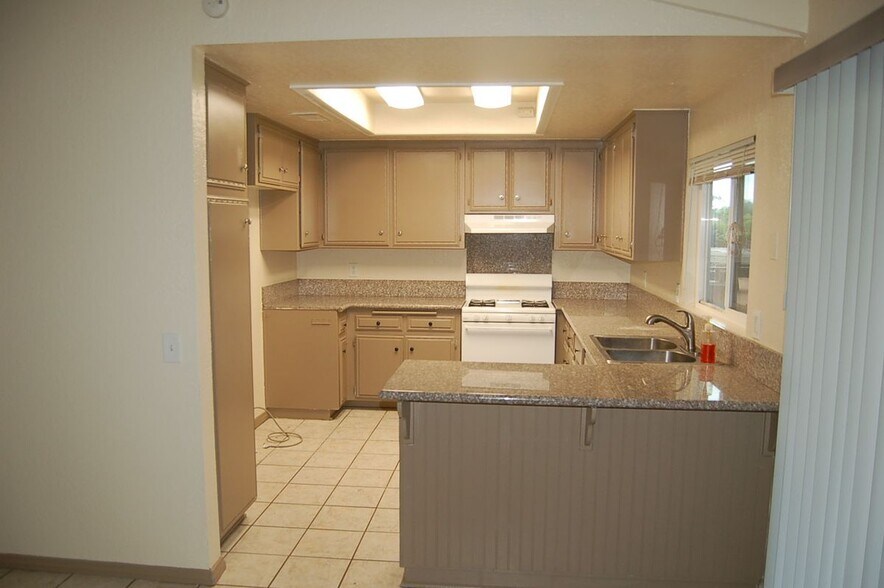 Building Photo - 5564 Louise St