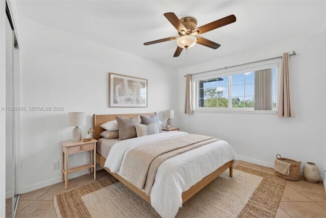 Building Photo - 3000 NE 5th Terrace