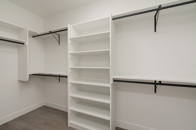 Building Photo - 5923 Little River Loop