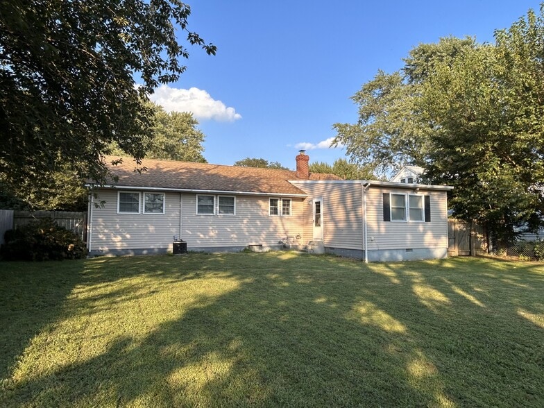 Building Photo - 96 N Halsey Rd