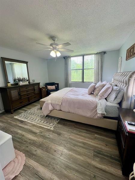 Building Photo - 2660 Carambola Cir N