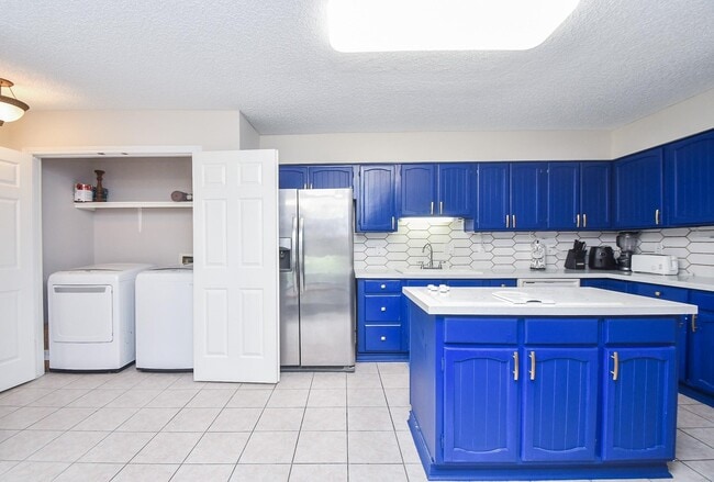 Building Photo - 18143 Bal Harbour Dr