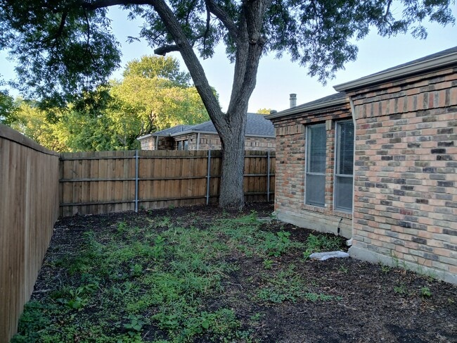 Building Photo - 3202 Foxboro Dr