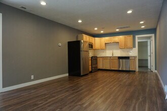 Building Photo - 900 S 300 E