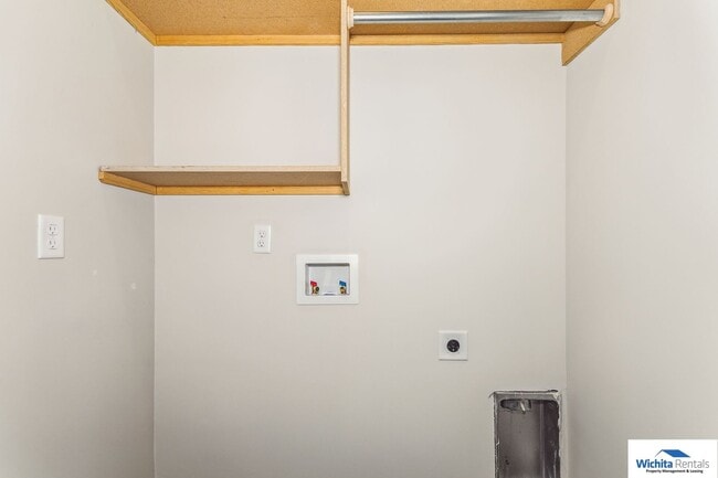 Building Photo - **Coming soon in May** Newer 3 bedroom 2 bath Duplex in Goddard