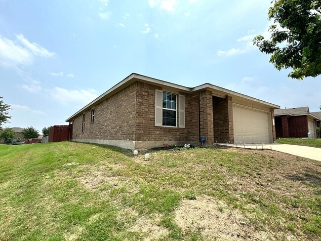 Building Photo - Beautifully 3 Bed, 2 Bath Renovated Home Near Austin – Spacious Layout & Community Perks