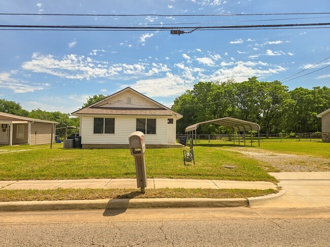 Building Photo - 3 Bedroom 1 Bath Home in Shawnee!