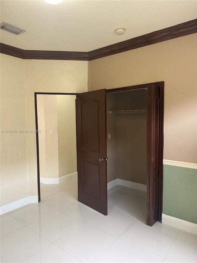 Building Photo - 3951 NE 13th Dr