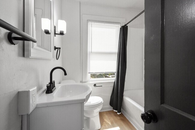 Building Photo - Amazing 3 bedroom home in Wilkinsburg available November 1!