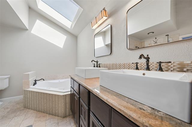 Building Photo - 3313 Overland Dr