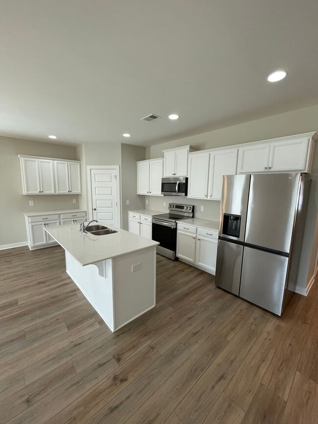 Building Photo - 282 Shiloh Creek Dr