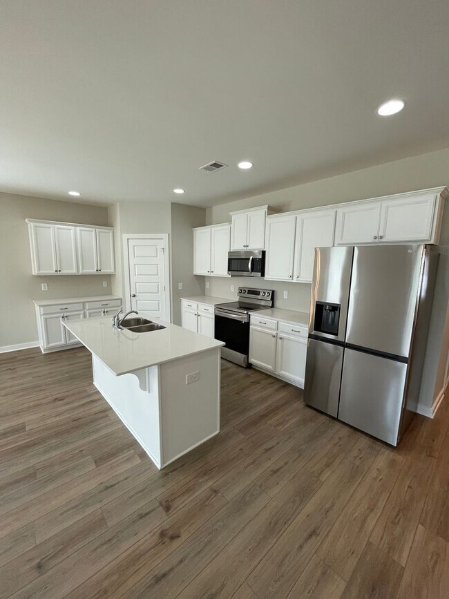 Building Photo - Home for Rent in Calera, AL!!! Available to View with 48 Hour Notice!!!