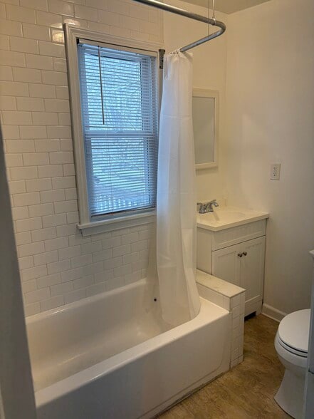 Bath - 82 Woodbine St