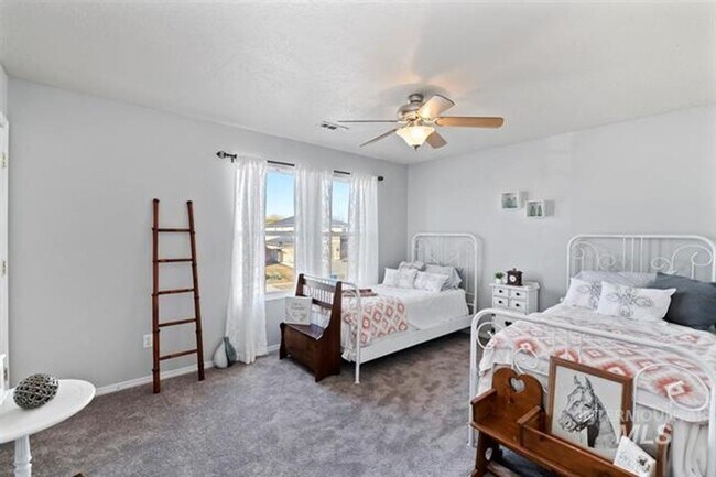 Building Photo - 3bed, 2.5bath, 2031sq.ft. home in South Nampa