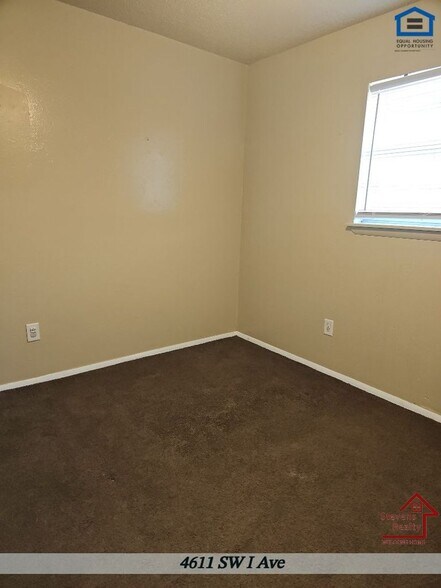 Building Photo - 4611 SW I Ave