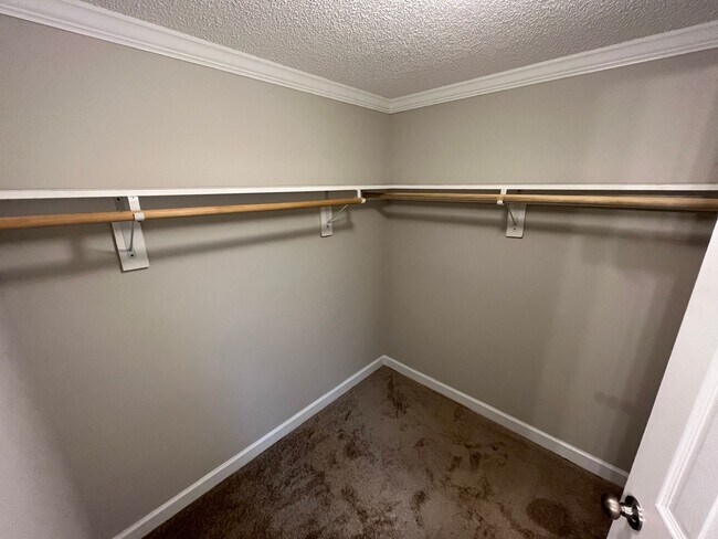 Building Photo - Charming 3-Bedroom Ranch