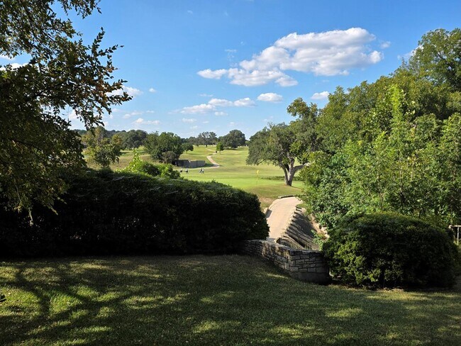Building Photo - 2212 Rock Creek Dr