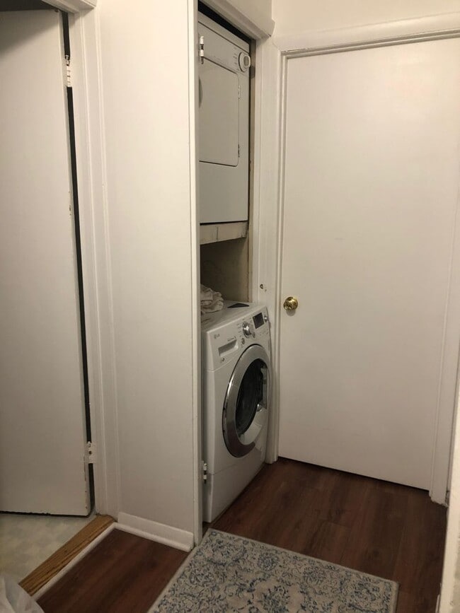 Building Photo - 620 S Franklin St