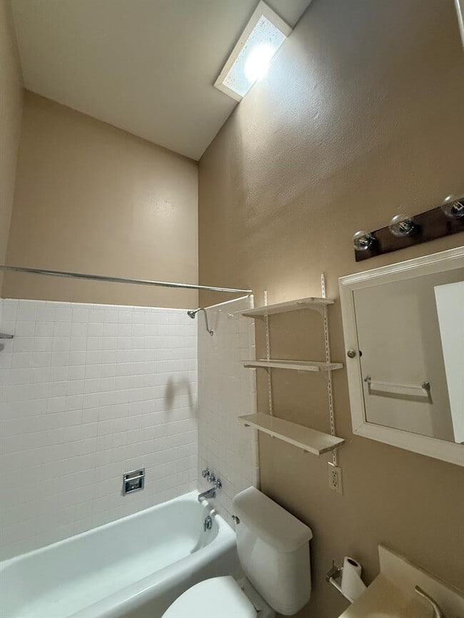 Building Photo - 1401 W 29th St