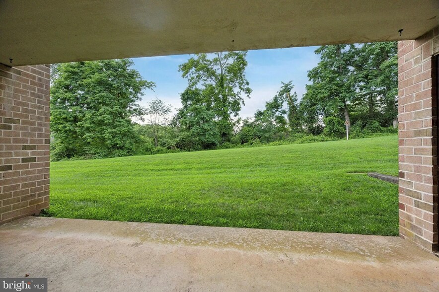 Building Photo - 42 Hermitage Dr