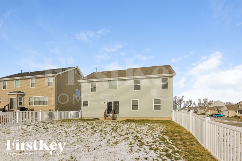 Building Photo - 120 Champions Ln