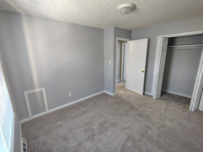 Building Photo - 16 Duiguid Dr