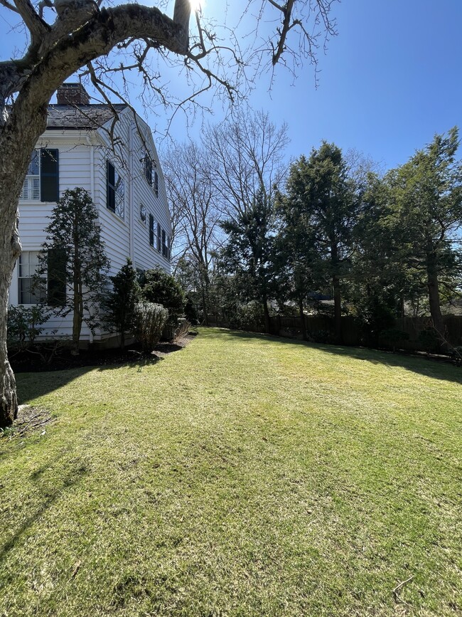 Building Photo - 7 Lincoln Ln