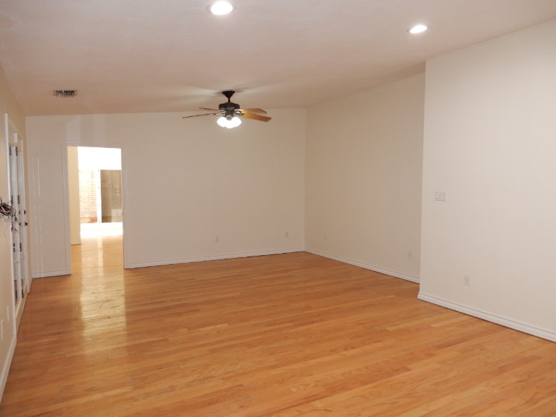 Building Photo - 609 N McColl Cir