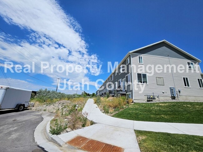 Building Photo - 986 E 1300 S
