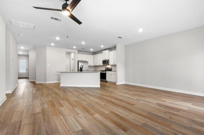 Building Photo - 1110 Whispering Winds Dr