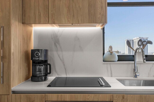 Building Photo - 11 NE 6th St