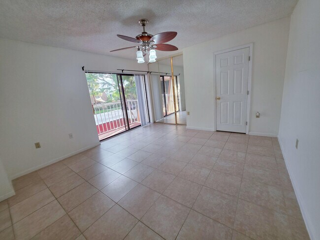 Building Photo - 832 Blue Ridge Cir