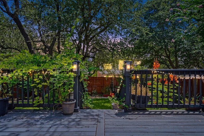 Building Photo - 1209 Horseback Hollow