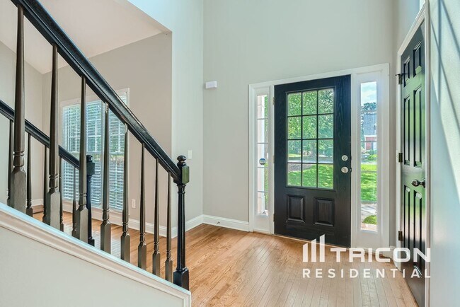 Building Photo - 2930 Dartmouth Pl