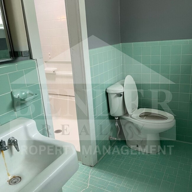 Building Photo - BRICK RANCH HOME IN THE CITY