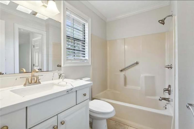 Building Photo - 1500 W Esplanade Ave