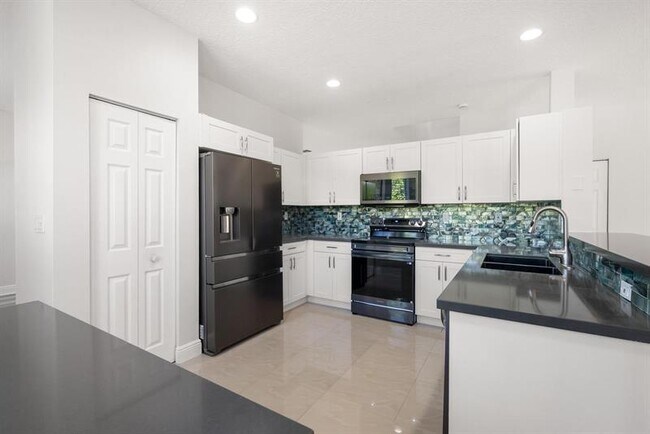 Building Photo - 5228 NW 112th Terrace